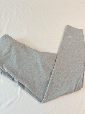 Nike Gray High Rise Leggings Size M 25” Inseam